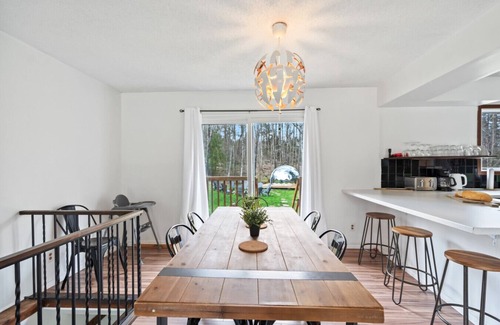 Algonquin Highlands House | Spacious 4BR Cottage w DOME! Hot Tub, Sauna, Wifi!