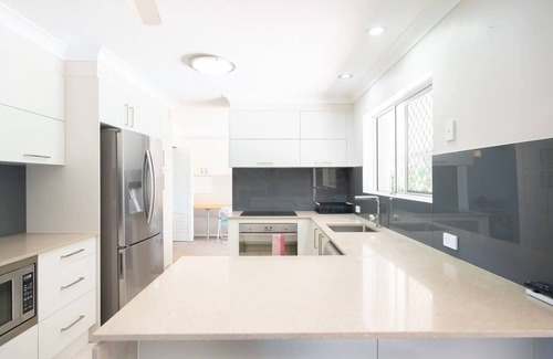 Cleveland House | Spacious 4B Family Retreat in Cleveland