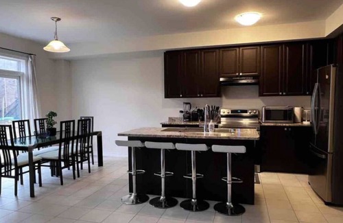 Thorold House | Spacious 4BDRM Home-NiagaraFalls Retreat