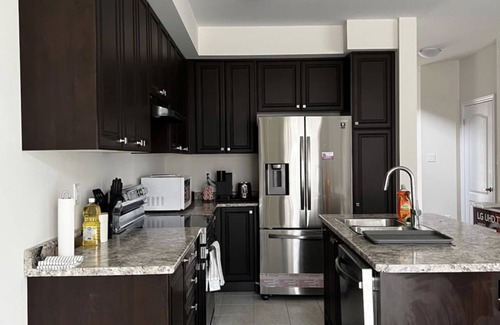 Thorold House | Spacious 4BDRM Home-NiagaraFalls Retreat