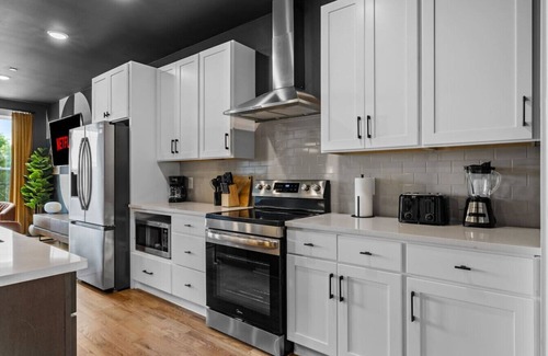 Talbot's Corner House | Spacious 4BR Bachelor Retreat-Game Room & Rooftop!