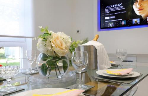 Leith Apartment | Spacious 4BR City Centre Apartment w/Free Parking
