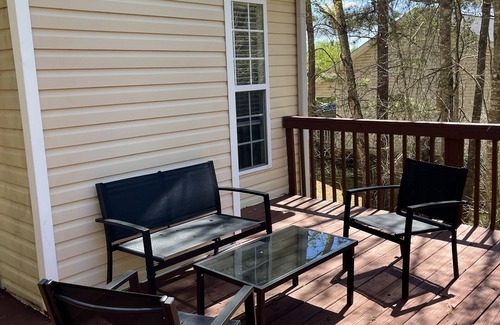 Oak Hill House | Spacious 4br house- 10 mins from the town square