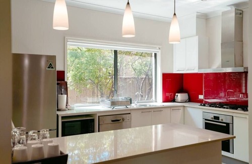 Sanctuary Lakes House | Spacious 4BR House In Great Location