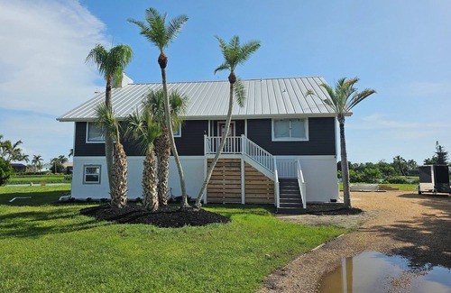 The Dunes House | Spacious 4BR Lakeview Getaway, Gourmet Kitchen + Family-Friendly Fun