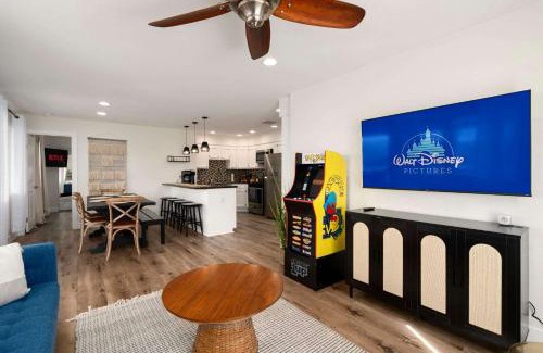 North Clairemont House | Spacious 4BR Outdoor Kitchen Hot Tub & Fun