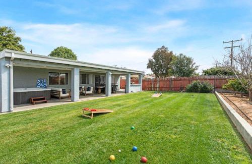 North Clairemont House | Spacious 4BR Outdoor Kitchen Hot Tub & Fun