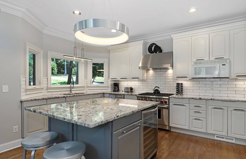 Bowling Green House | Spacious 4BR Retreat - 3200sqft - Pond Views & Total Privacy on 23 Acres of Land