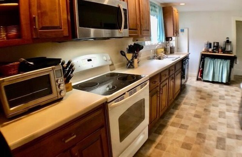 West Yarmouth House | Spacious 4BR - Stroll to Seagull Beach (1573)