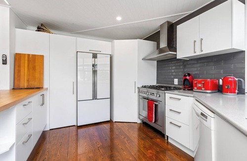 Devonport House | Spacious 4BR Villa in Devonport