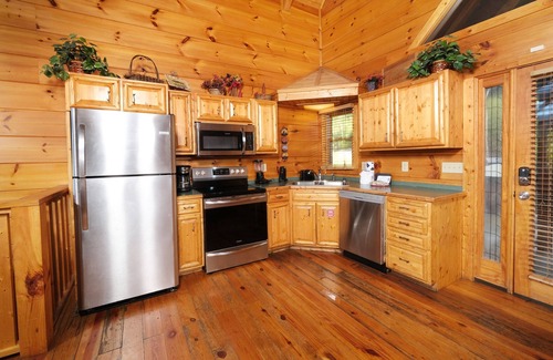 Caton Cabin | Spacious 4BR w/Amazing VIEWS! + HOT TUB
