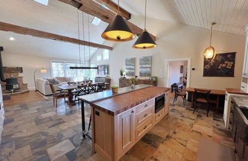 Hermosa House | Spacious 4BR w/Yard, Hot Tub, Game Room, Pond & Creek