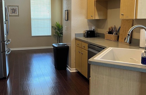 Lakeland House | Spacious 4BR with Private Pool, King Bed, Near Parks and Trails