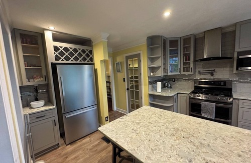 Evans House | Spacious 5-bdrm, 4bth with AC, WiFi, fenced yard, outdoor pool in charming Evans