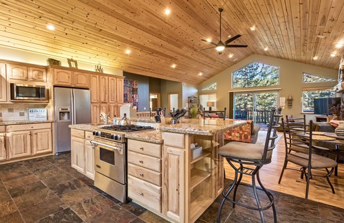 Country Club Estates House | Spacious 5 Bedroom, 3400 Sq ft Home with Dual King Bedroom Suites, Private