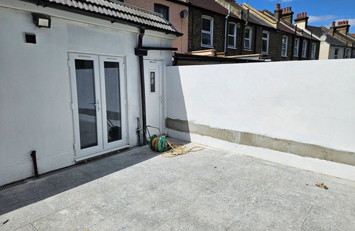 West Thornton House | Spacious 5 bedroom and 5 bathroom home in Croydon