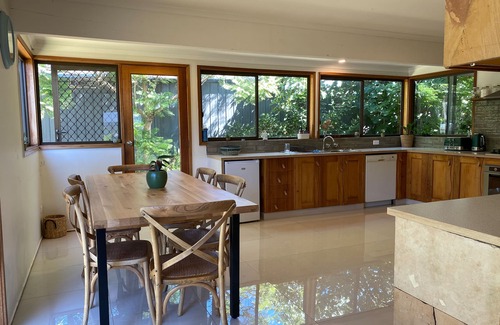 Barwon Heads House | Spacious 5 bedroom, family-friendly property - enjoy the beauty of Barwon Heads.