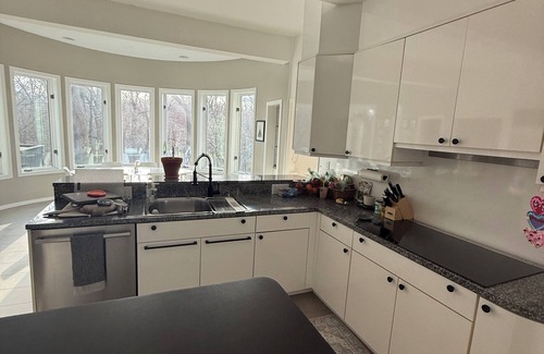 Weston House | Spacious 5-bedroom family house in fabulous Weston