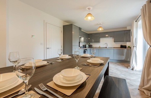 Newark upon Trent House | Spacious 5-Bedroom House in Nottingham