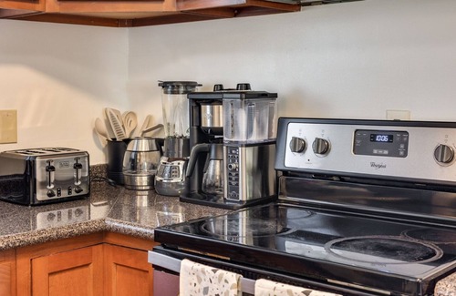Parkdale House | Spacious 5-bedroom house in Cincinnati with Wi-fi, Fully Equipped Kitchen