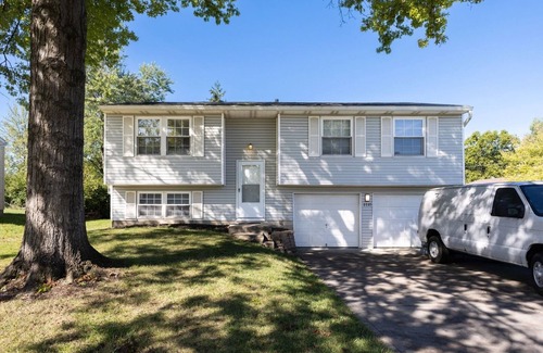 Parkdale House | Spacious 5-bedroom house in Cincinnati with Wi-fi, Fully Equipped Kitchen