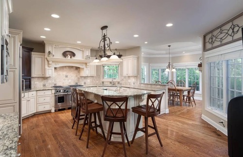 Naperville House | Spacious 5-bedroom house in nice Naperville with WiFi, fitness room