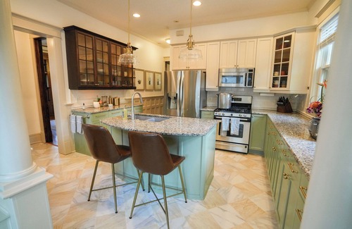 Summit - University House | Spacious 5-bedroom Historic Townhome in Brilliant Saint Paul