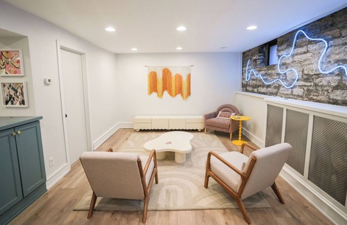 Summit - University House | Spacious 5-bedroom Historic Townhome in Brilliant Saint Paul