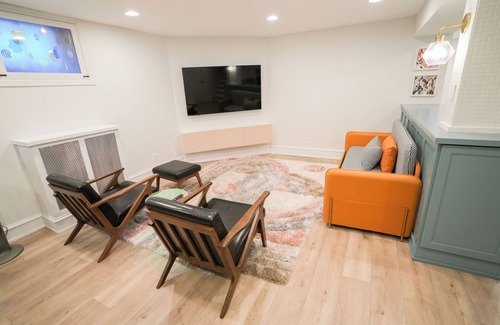 Summit - University House | Spacious 5-bedroom Historic Townhome in Brilliant Saint Paul