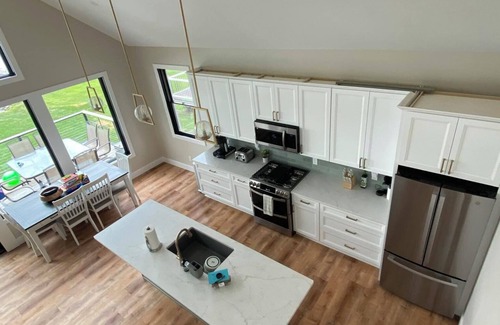 Lakeville House | Spacious 5-bedroom house in charming Lakeville with AC
