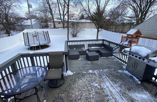 Woodridge House | Spacious 5-bedroom house in charming Woodridge with fence! Kid/pet friendly.