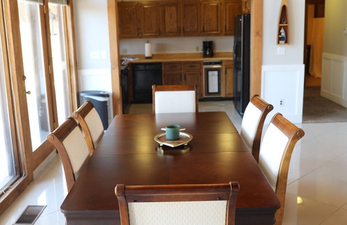 Burnside House | Spacious 5-Bedroom Home on Lake Cumberland!
