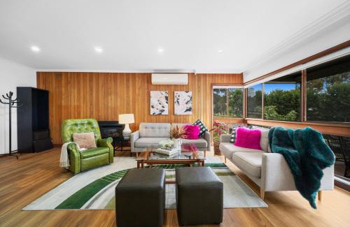 Endeavour Hills House | Spacious 5-Bedroom Home & Pool