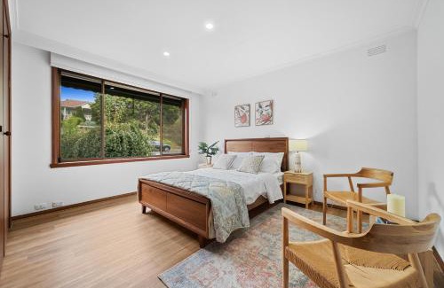 Endeavour Hills House | Spacious 5-Bedroom Home & Pool