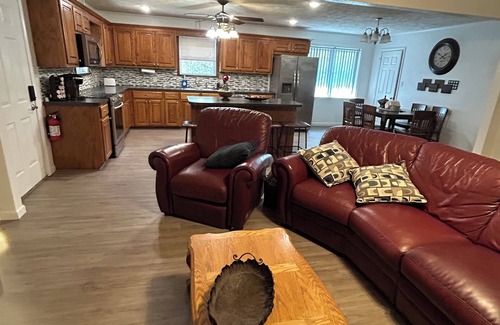 Jones Mills House | Spacious 5-bedroom house on quiet deadend road in Malvern with AC, WiFi