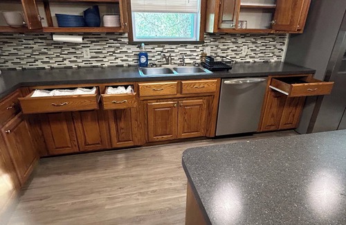 Jones Mills House | Spacious 5-bedroom house on quiet dead end road with AC, WiFi