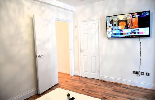 Dagenham House | Spacious 5 bedroom House London