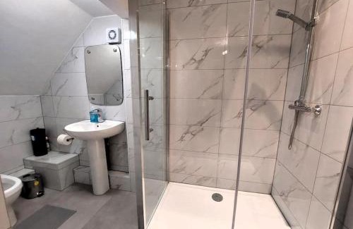 Dagenham House | Spacious 5 bedroom House London