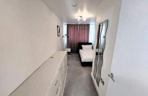Dagenham House | Spacious 5 bedroom House London