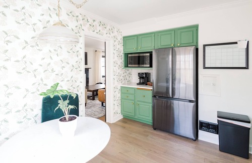 Ames House | Spacious 5-bedroom house in peaceful Ames neighborhood just steps from campus.