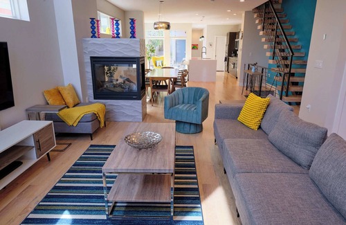 Highland House | Spacious 5-bedroom house with WiFi, AC in walkable LoHi Denver