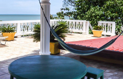 Black River House | Spacious 5-bedroom building in marvelous Black River with AC, WiFi