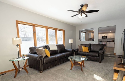 Kalamazoo House | Spacious 5-bedroom Kalamazoo Contemporary Retreat