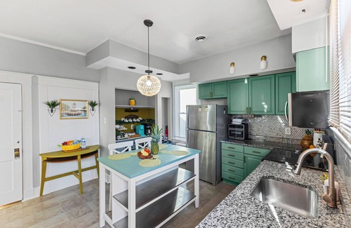 Lochearn House | Spacious 5-bedroom Pineapple House in wonderful Pikesville/10PPL/Pets/WiFi