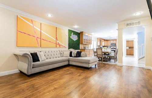 Winchester House | Spacious 5-Bedroom Retreat with Pool Minutes from the Las Vegas Strip