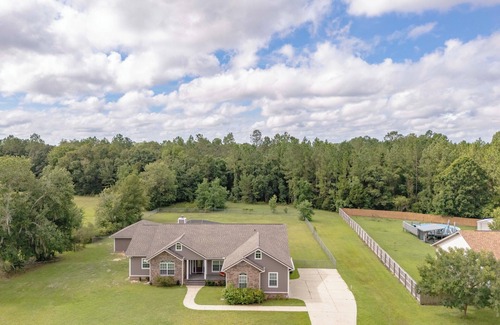 Starke House | Spacious 5-Bedroom Retreat with Private Pool!