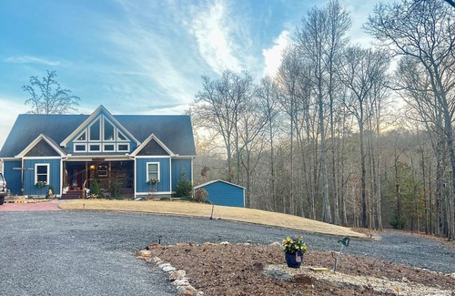 Cartersville House | Spacious 5-bedroom rustic retreat on 10 acres in charming Dallas