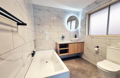 Sunshine West House | Spacious 5 bedrooms house