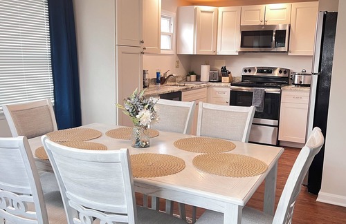 Catonsville House | Spacious 5-bedrooms in Catonsville, MD near BWI, UMBC, Baltimore, Patapsco Park
