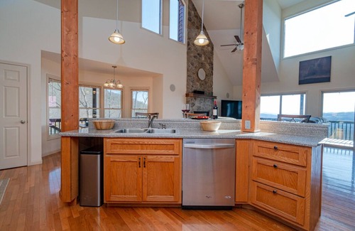 Indian Rock Springs Cabin | Spacious 5 BR Cabin Stunning Mountain View w HOT TUB